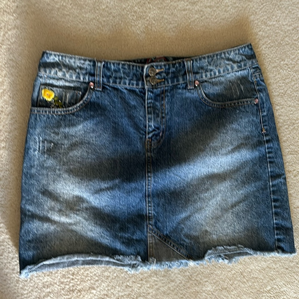 Jessica Simpson women denim jean mini skirt raw hem embroidered flower 5 pockets